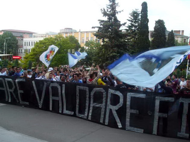 ce au scandat fanii farului la adresa lui radu mazare la mitingul de aseara galerie foto 457372 ce au scandat fanii farului la adresa lui radu mazare la mitingul de aseara galerie foto 457372