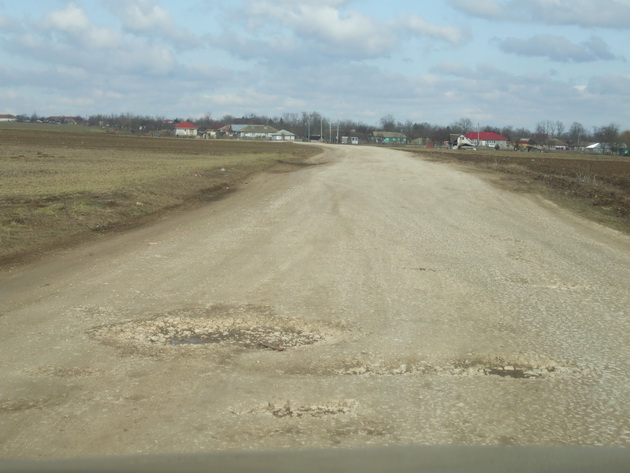 ramanem cu drumuri judetene de pamant iar multe tronsoane nu prind reabilitarea nici anul acesta cum