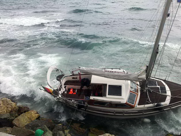 iaht esuat accident naval in portul tomis galerie foto 459761 iaht esuat accident naval in portul tomis galerie foto 459761