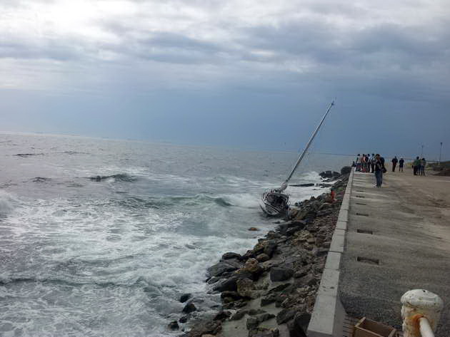 iaht esuat accident naval in portul tomis galerie foto 459761 iaht esuat accident naval in portul tomis galerie foto 459761