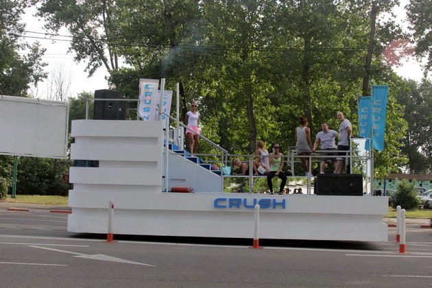 defilarea carelor alegorice se lasa asteptata mazare nemultumit de carul lui botezatu 461752 defilarea carelor alegorice se lasa asteptata mazare nemultumit de carul lui botezatu 461752