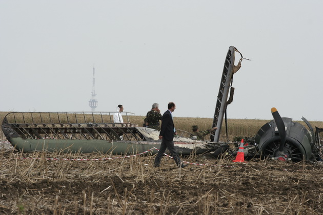 catastrofa a avut loc la tuzla trei ani de la cel mai grav accident aviatic din romania galerie foto catastrofa a avut loc la tuzla trei ani de la cel mai grav accident aviatic din romania galerie foto