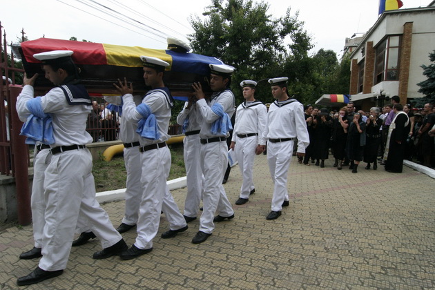catastrofa a avut loc la tuzla trei ani de la cel mai grav accident aviatic din romania galerie foto catastrofa a avut loc la tuzla trei ani de la cel mai grav accident aviatic din romania galerie foto