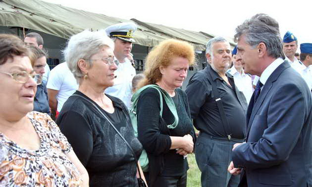 ministrul apararii nationale si seful statului major general prezenti la tuzla galerie foto 462043 ministrul apararii nationale si seful statului major general prezenti la tuzla galerie foto 462043