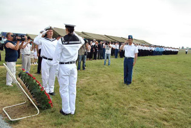 ministrul apararii nationale si seful statului major general prezenti la tuzla galerie foto 462043 ministrul apararii nationale si seful statului major general prezenti la tuzla galerie foto 462043