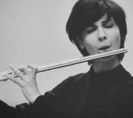 O flautistă de excepție a fost admisă direct în anul iii la Conservatorul din Maastricht Impresionant! În timp ce companiile-gigant îi spuneau că nu sponsorizează „lucruri de genul ăsta“, prietenii cu venituri modeste făceau chetă ca să-i plătească măcar primul an de școală!