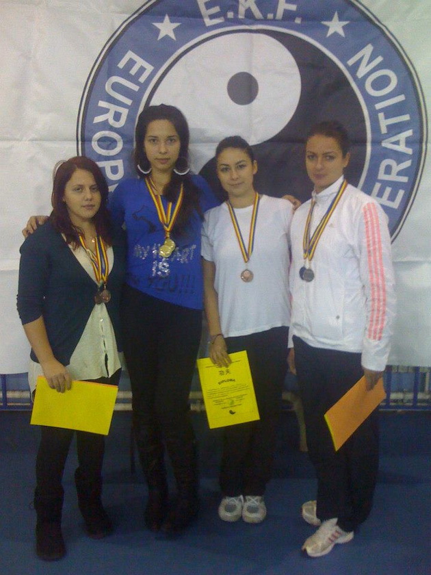 fac o echipa trasnet ca in povestile cu bruce lee si chuck norris cinci medalii de aur la un campionat