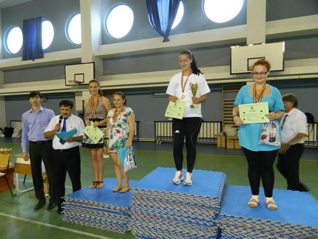 fac o echipa trasnet ca in povestile cu bruce lee si chuck norris cinci medalii de aur la un campionat