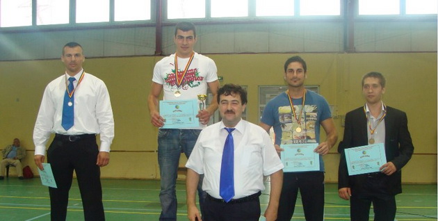 fac o echipa trasnet ca in povestile cu bruce lee si chuck norris cinci medalii de aur la un campionat