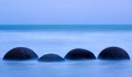 Ce sunt aceste sfere misterioase de pe o plajă din Noua Zeelandă şi cum au apărut?