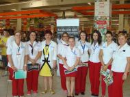 cora România și clienții săi donează 150.000 de euro către 10 asociații caritabile prin campania Luna cora