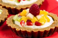 Tarta raw cu fructe tropicale