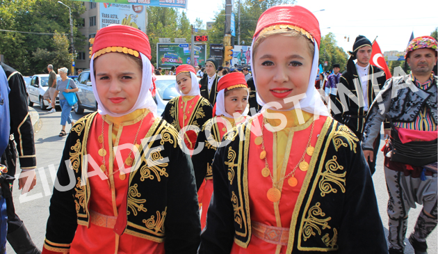 fotoreportaj festivalul portului turco tatar magia unei povesti despre traditie si obiceiuri 469010 fotoreportaj festivalul portului turco tatar magia unei povesti despre traditie si obiceiuri 469010