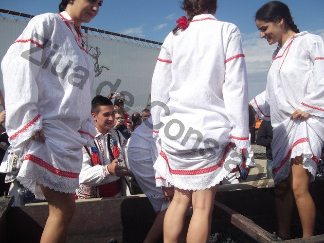 winero a inceput campania de recoltat cu o sarbatoare vinurile alira omagiate de celebritati ale romaniei winero a inceput campania de recoltat cu o sarbatoare vinurile alira omagiate de celebritati ale romaniei