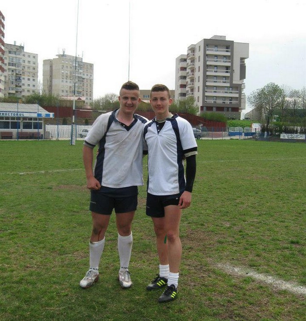 trei rugbysti si un fotbalist toti cei patru baieti ai unei familii din topraisar sunt sportivi galerie trei rugbysti si un fotbalist toti cei patru baieti ai unei familii din topraisar sunt sportivi galerie