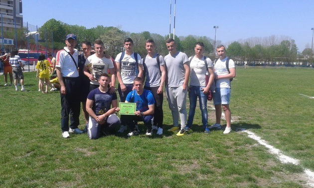 trei rugbysti si un fotbalist toti cei patru baieti ai unei familii din topraisar sunt sportivi galerie trei rugbysti si un fotbalist toti cei patru baieti ai unei familii din topraisar sunt sportivi galerie