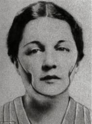 InfoSudEst.ro  Cum erau torturate femeile care voiau să fie cochete în perioada interbelică