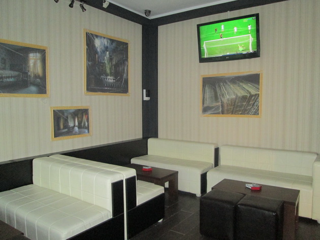 vintage pub singura cafenea cu pereti transformati in guest book galerie foto 475878 vintage pub singura cafenea cu pereti transformati in guest book galerie foto 475878