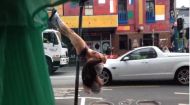 Nu ai mai văzut un asemenea spectacol stradal (video)