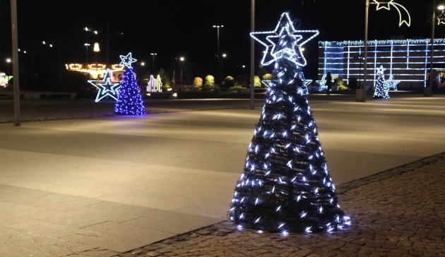 fotoreportaj constanta mii de beculete aprinse in prag de sarbatori 478645 fotoreportaj constanta mii de beculete aprinse in prag de sarbatori 478645