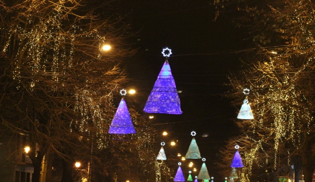 fotoreportaj constanta mii de beculete aprinse in prag de sarbatori 478645 fotoreportaj constanta mii de beculete aprinse in prag de sarbatori 478645