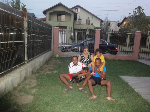 un antrenor jucator de fotbal si un tenisman s au casatorit pe litoral sportivii africani din constanta un antrenor jucator de fotbal si un tenisman s au casatorit pe litoral sportivii africani din constanta