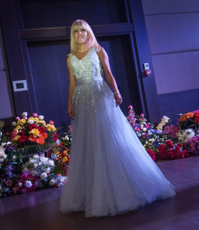 vezi langa cine a sarbatorit elena udrea si ce cadouri a primit galerie foto 480752 vezi langa cine a sarbatorit elena udrea si ce cadouri a primit galerie foto 480752