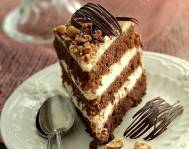 Rețete ideale pentru masa de Revelion  Tort de ciocolată cu cremă de lapte