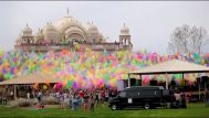 Spectacol stradal colorat (video)