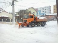 Autorităţile din Cernavodă, în alertă! Peste zece utilaje de deszăpezire  acţionează în teren       