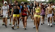 Marșul Trouserless Sute de persoane se dezbracă pe străzile din Columbia 