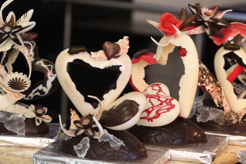 fotoreportaj valentine s day a venit la cofetaria silvian inimioare cosuri cu flori fluturasi si torturi fotoreportaj valentine s day a venit la cofetaria silvian inimioare cosuri cu flori fluturasi si torturi