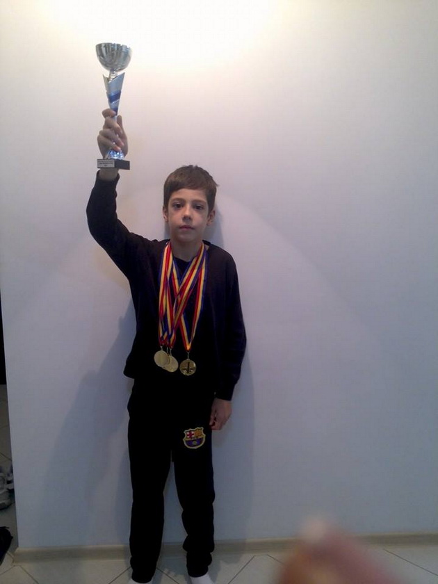 tatal sau a fost coechipier cu dennis serban eduard raducanu straluceste in bazinul lui razvan florea tatal sau a fost coechipier cu dennis serban eduard raducanu straluceste in bazinul lui razvan florea