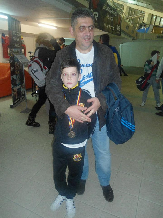 tatal sau a fost coechipier cu dennis serban eduard raducanu straluceste in bazinul lui razvan florea tatal sau a fost coechipier cu dennis serban eduard raducanu straluceste in bazinul lui razvan florea