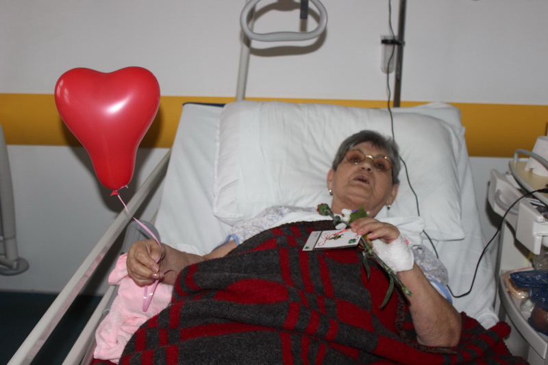 primavara a ajuns si la spitalul judetean constanta echipa arimex comexim 2000 a impartit flori si martisoare primavara a ajuns si la spitalul judetean constanta echipa arimex comexim 2000 a impartit flori si martisoare