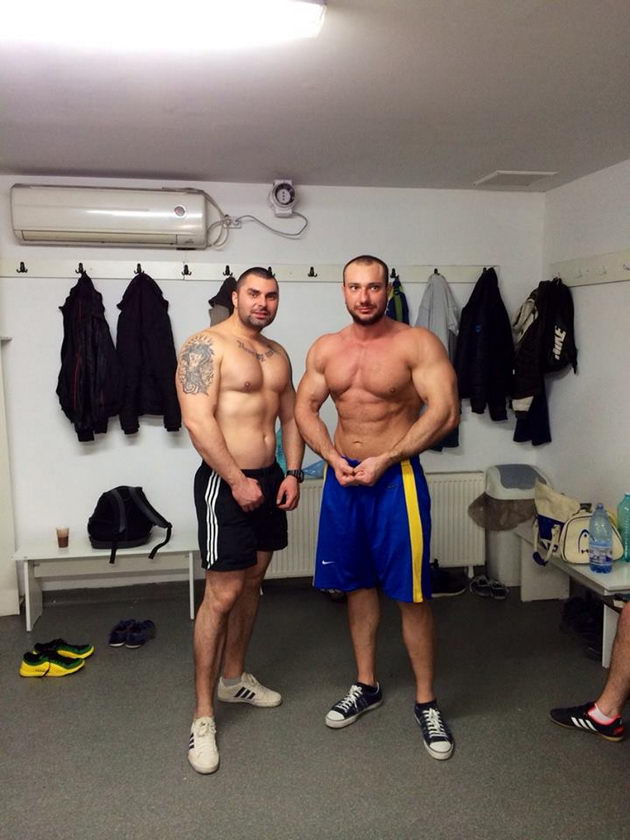 un sensei si a luat doctoratul in biomecanica antrenorul nicu vasiliu prezent la un botez alaturi de un sensei si a luat doctoratul in biomecanica antrenorul nicu vasiliu prezent la un botez alaturi de