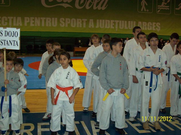 un sensei si a luat doctoratul in biomecanica antrenorul nicu vasiliu prezent la un botez alaturi de un sensei si a luat doctoratul in biomecanica antrenorul nicu vasiliu prezent la un botez alaturi de