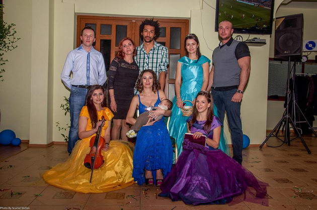 un sensei si a luat doctoratul in biomecanica antrenorul nicu vasiliu prezent la un botez alaturi de un sensei si a luat doctoratul in biomecanica antrenorul nicu vasiliu prezent la un botez alaturi de