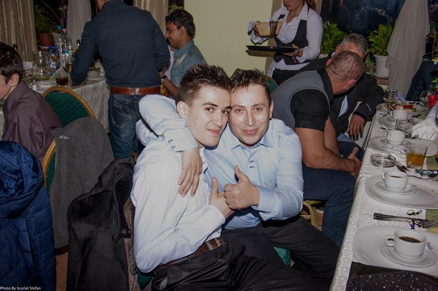 un sensei si a luat doctoratul in biomecanica antrenorul nicu vasiliu prezent la un botez alaturi de un sensei si a luat doctoratul in biomecanica antrenorul nicu vasiliu prezent la un botez alaturi de