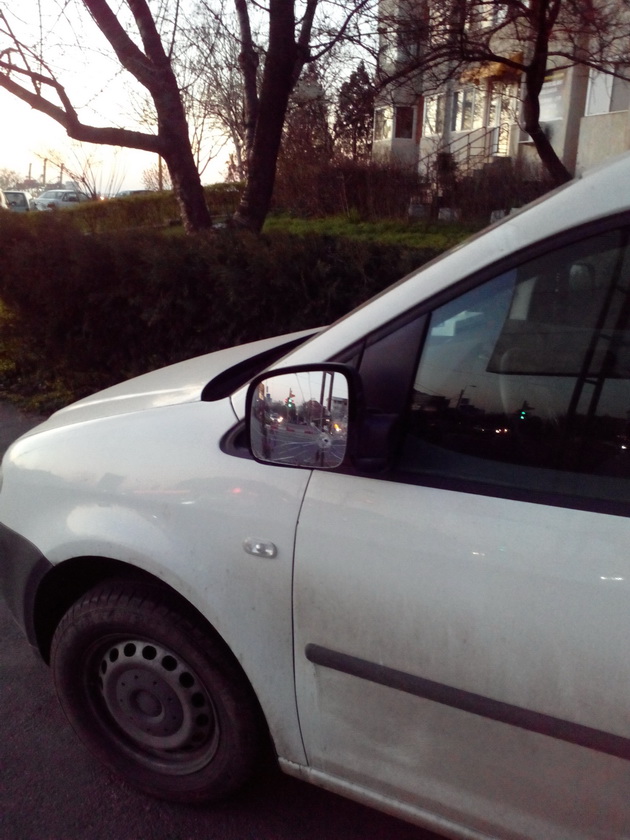 manifestare violenta din partea unui tanar au fost avariate 14 autoturisme pe bulevardul 1 mai din constanta manifestare violenta din partea unui tanar au fost avariate 14 autoturisme pe bulevardul 1 mai din constanta