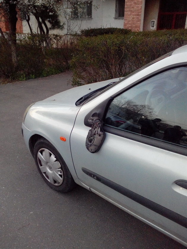 manifestare violenta din partea unui tanar au fost avariate 14 autoturisme pe bulevardul 1 mai din constanta manifestare violenta din partea unui tanar au fost avariate 14 autoturisme pe bulevardul 1 mai din constanta