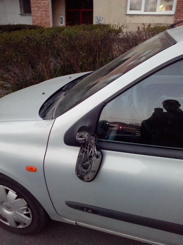 manifestare violenta din partea unui tanar au fost avariate 14 autoturisme pe bulevardul 1 mai din constanta manifestare violenta din partea unui tanar au fost avariate 14 autoturisme pe bulevardul 1 mai din constanta