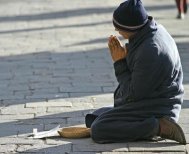 Copilă vândută de părinţi pentru logodnă în judeţul Constanţa, obligată să cerşească  