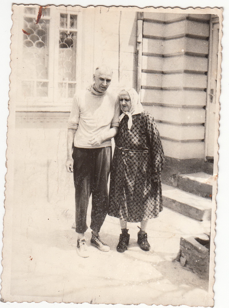 constanteanul care a sapat alaturi de marele voievod implineste astazi 90 de ani povestea salcamului constanteanul care a sapat alaturi de marele voievod implineste astazi 90 de ani povestea salcamului