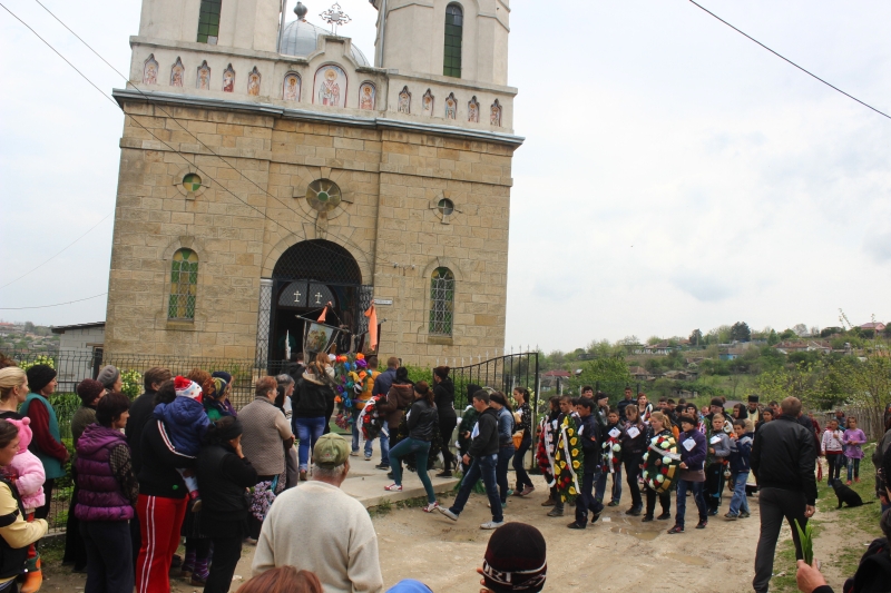 fotoreportaj rasova lacrimi si durere la inmormantarea tinerei ucise de iubitul sau 491914 fotoreportaj rasova lacrimi si durere la inmormantarea tinerei ucise de iubitul sau 491914