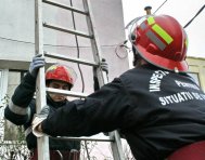 Pompierii constănţeni, solicitaţi pentru deblocarea unei uşi în Tomis 3