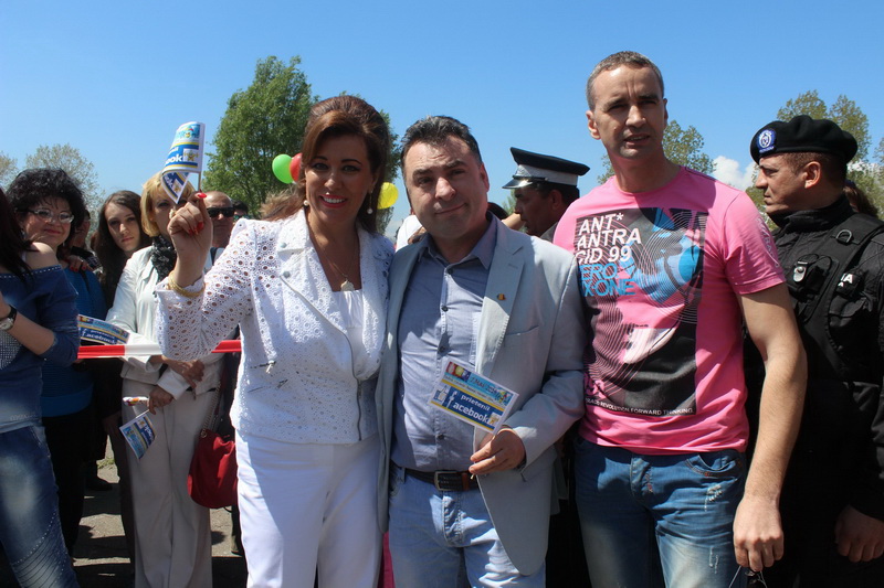 la distractie tovarasi serbare campeneasca la navodari galerie foto 492249 la distractie tovarasi serbare campeneasca la navodari galerie foto 492249