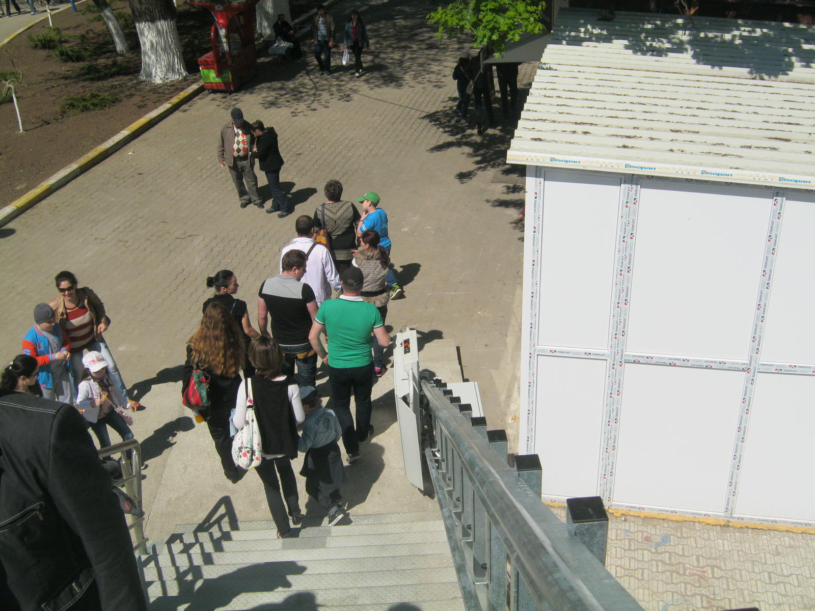 constantenii s au dus din curiozitate sa vada pasarela din mamaia galerie foto 492273 constantenii s au dus din curiozitate sa vada pasarela din mamaia galerie foto 492273