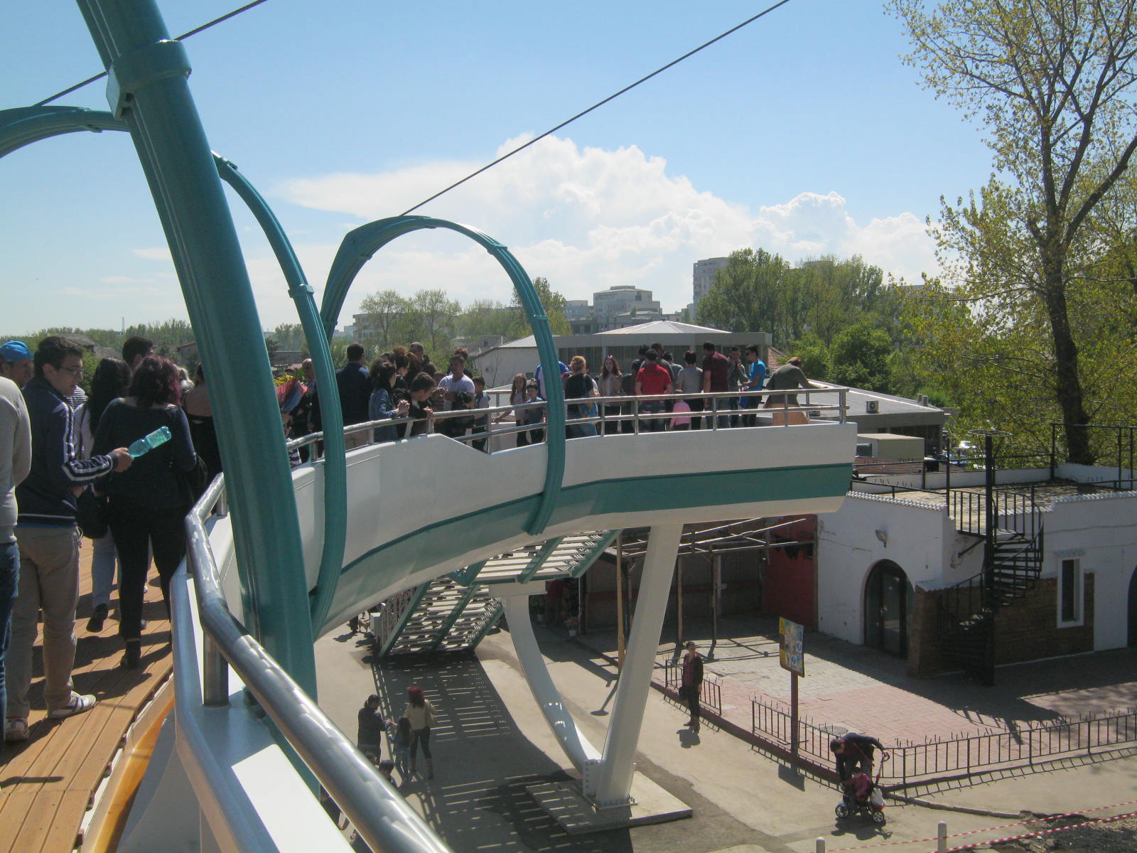 constantenii s au dus din curiozitate sa vada pasarela din mamaia galerie foto 492273 constantenii s au dus din curiozitate sa vada pasarela din mamaia galerie foto 492273