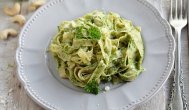 Lauraadamache.ro  Tagliatelle integrale cu pesto de patrunjel